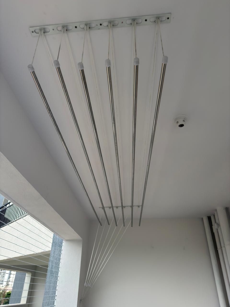 Ceiling pulley dryer installation with six individually adjustable rods